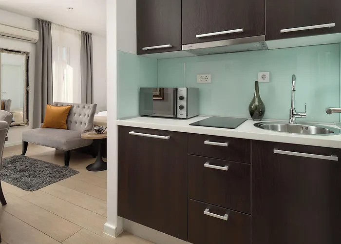 Apartman 81 *