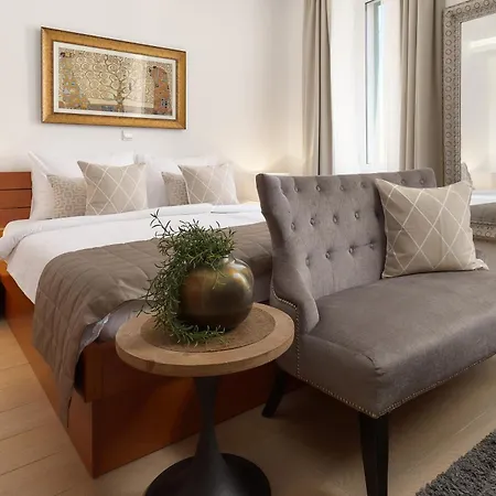 Apartment 81 *