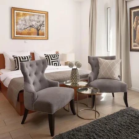 Apartment 81