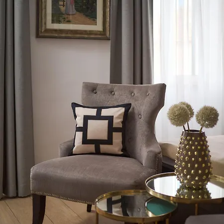 Apartment 81