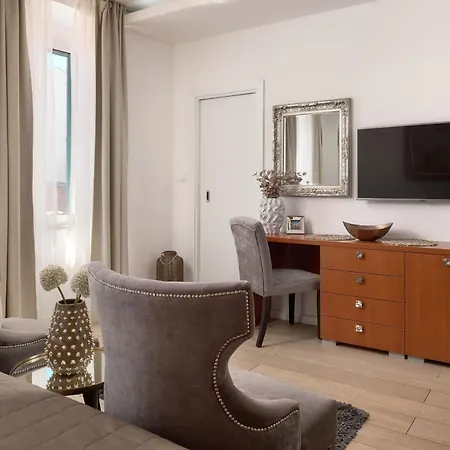 81 Apartment